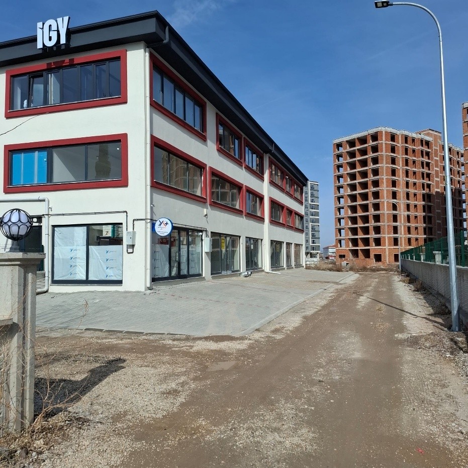 AFYON OKUL BİNASI DÜKKANLARI